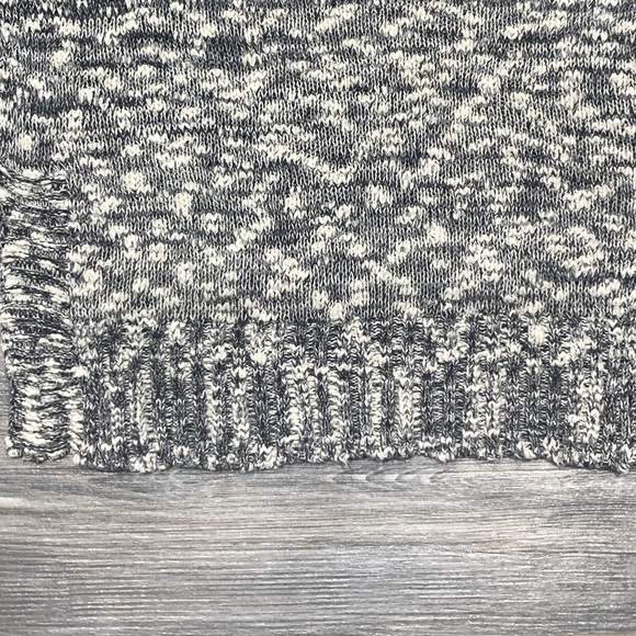 ⭐️EUC⭐️ Adorable Slouchy Sweater by Roxy!! Size Medium - Picture 4 of 14